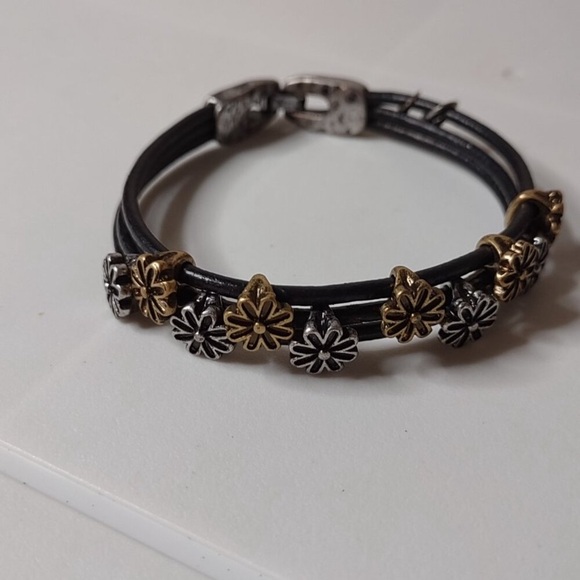 Lucky 🍀 Brand Flower Bracelet EUC - Picture 4 of 10